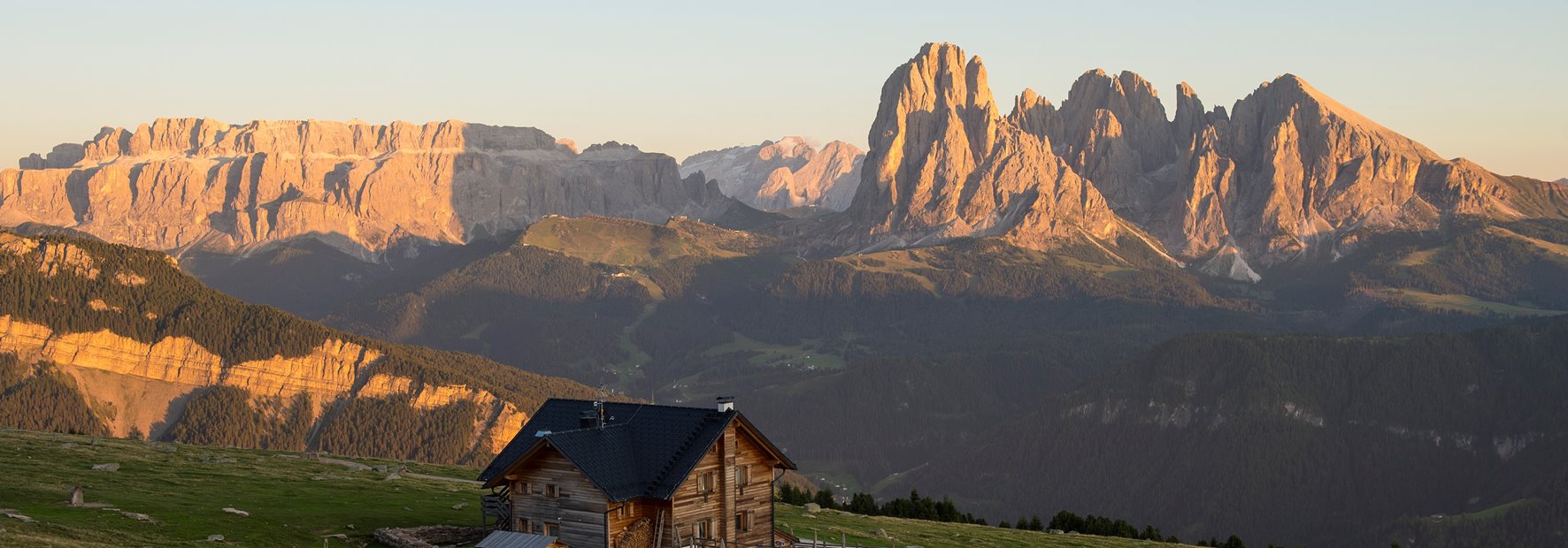 Hiking in the Dolomites and in surrounding alpine pastures